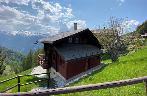 Chandolin Ski Chalet | Ce charmant chalet est parfait pour accueillir une famille de 4 personnes. Vous trouverez deux chamb
