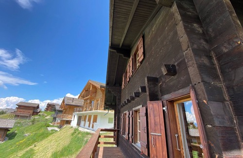 Chandolin Ski Chalet | Ce charmant chalet est parfait pour accueillir une famille de 4 personnes. Vous trouverez deux chamb