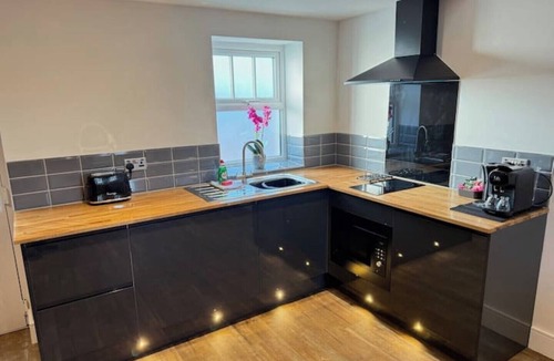 Nantwich House | Cedar Barn - Nantwich with Hot Tub