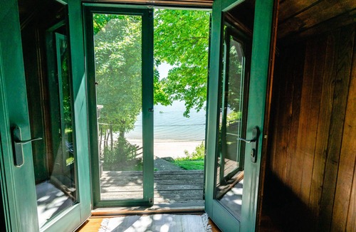 Port Colborne House | Cedar Bay Beachfront Paradise