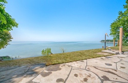Port Colborne House | Cedar Bay Beachfront Paradise