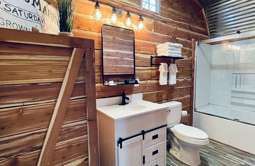 Henryetta Cabin | Cedar Bluff - Lemurs & Zebras, Private Hot Tub, Pet-Friendly