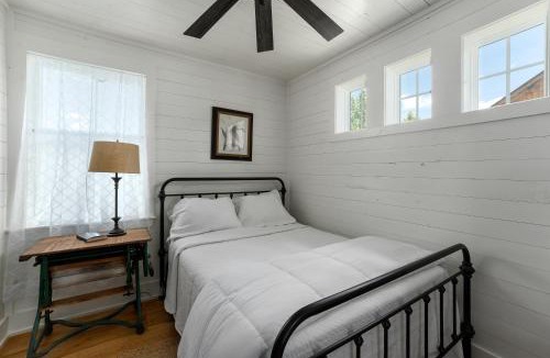 Driftwood Hotel | Cedar Break at Howard Ranch