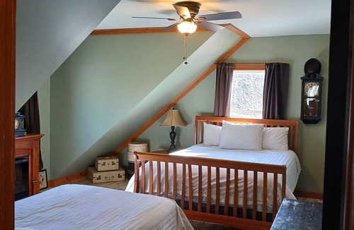 Weldford Cabin | Cedar Brook Landing River Lodge - Browns Yard