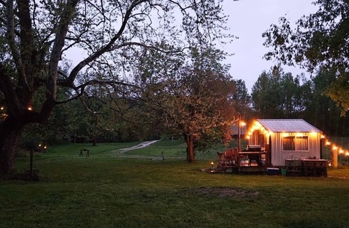 Hartsburg House | Cedar Bungalow - Peaceful & Relaxing Glamping Farm Getaway