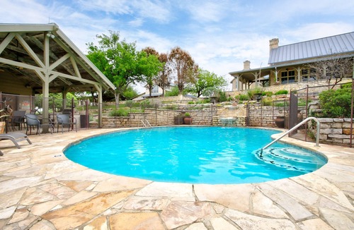 Comfort Apartment | Cedar Cabin at Riven Rock Ranch in Comfort