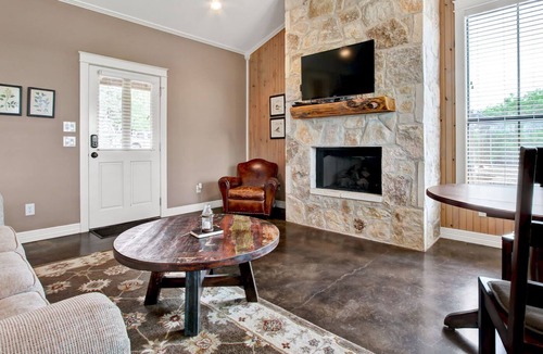 Comfort Cabin | Cedar Cabin at RRR - A Birdy Vacation Rental