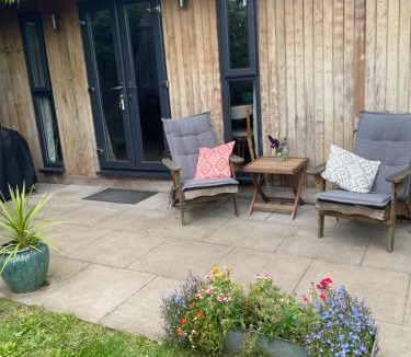 Stourbridge Ski Chalet | Cedar Cabin Holiday Let - Kinver
