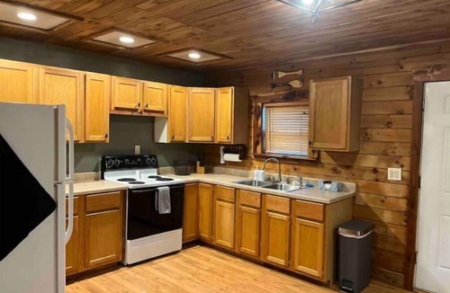 Russellville Cabin | Cedar Cabin With Stunning View Sleeps 4+