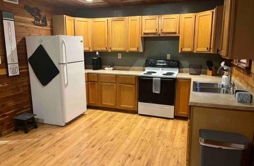 Russellville Cabin | Cedar Cabin With Stunning View Sleeps 4+