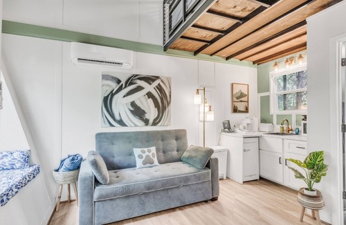 Starkville House | Cedar Cave, Tiny Home Escape, 2 mi to MSU
