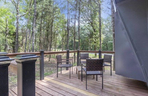 Starkville House | Cedar Cave, Tiny Home Escape, 2 mi to MSU