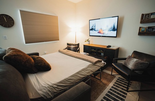 Snoqualmie Pass House | Cedar Chalet: Ski-In/Ski-Out Suite with European Sauna, Firepit & King Bed.