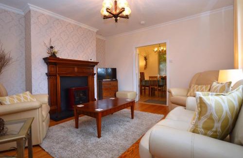 Rashfield House | Cedar Cottage