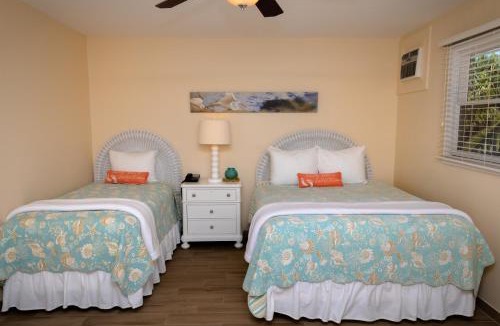 Holmes Beach Hotel | Cedar Cove Resort & Cottages