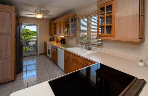 Holmes Beach Hotel | Cedar Cove Resort & Cottages