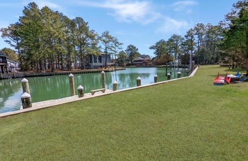 Deep Hole House | Cedar Cove - Waterfront home with Fire pit!