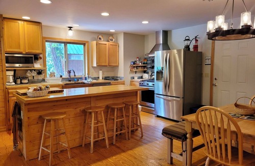 Mazama Cabin | Cedar Creek Cabin in Lost River, Dog Friendly!