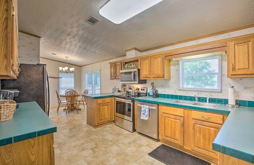 Kemp House | Cedar Creek Lake Access: Retreat w/Deck