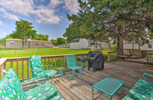 Kemp House | Cedar Creek Lake Access: Retreat w/Deck