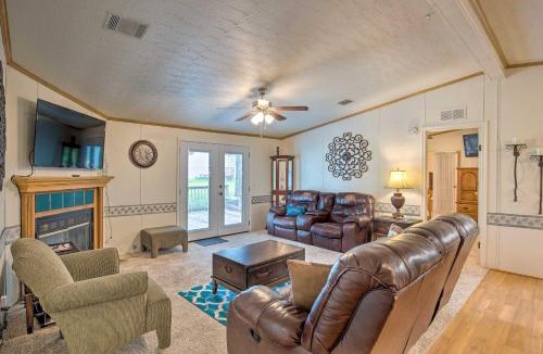Kemp House | Cedar Creek Lake Access: Retreat w/Deck