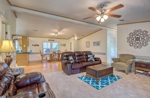 Kemp House | Cedar Creek Lake Access: Retreat w/Deck