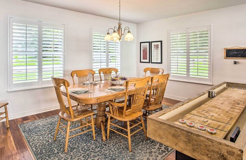 Caney City House | Cedar Creek Lake House w/ Private Hot Tub!