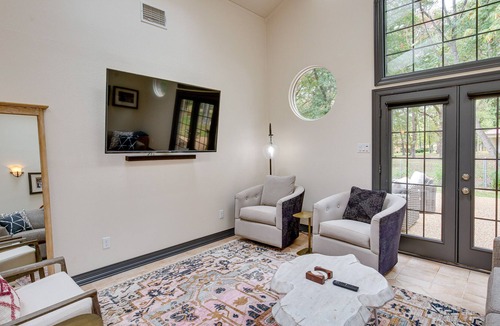 Malakoff House | Cedar Creek Lake Retreat - Near Wedding Venues