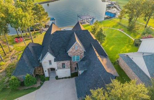 Star Harbor Villa | Cedar Creek Lake Villa Sleeps 20 Resort Style Private Pool Hot Tub Dock Golf