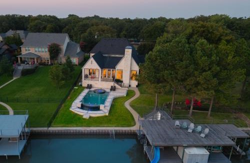 Star Harbor Villa | Cedar Creek Lake Villa Sleeps 20 Resort Style Private Pool Hot Tub Dock Golf