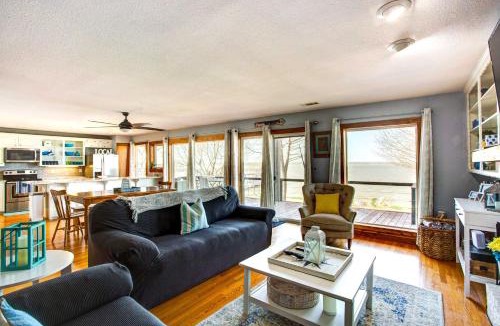 Gun Barrel City House | Cedar Creek Lakefront Vacation Rental w/Pool