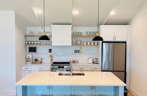 Kemp House | Cedar Creek lakefront, open water views