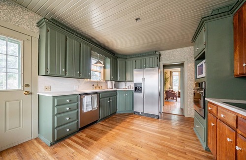 Abilene House | Cedar Crest Cottage: 3-bedroom cottage with hot tub near ACU & HSU