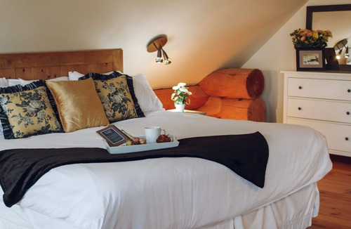 Prince Edward Cabin | Cedar Crest Lodge | Lake on the Mountain | PEC | Beach Access