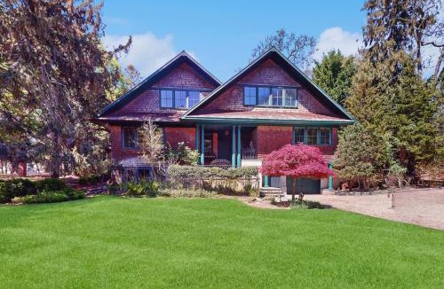 North Sea House | Cedar Crest Retreat