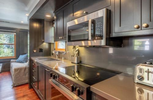 Homewood House | Cedar Crest - Woodpecker Cottage 7
