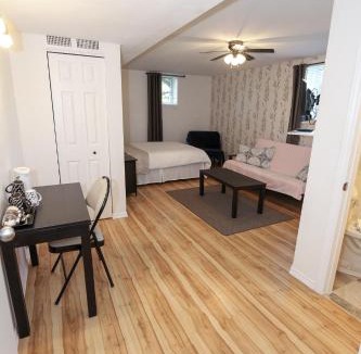 Crysler Hotel | Cedar Drive Inn