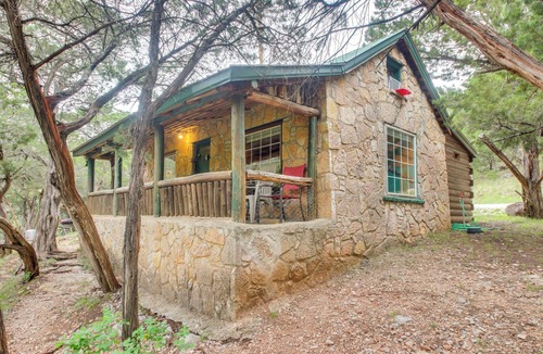 Davis Apartment | 'Cedar Falls Cabin 1' Near Arbuckle Mtn Trails