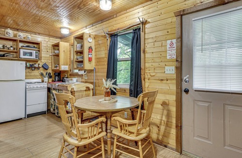 Davis Cabin | 'Cedar Falls Cabin 5': 1/2 Mile to Turner Falls