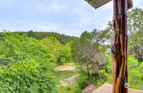 Davis House | 'Cedar Falls Cabin 5': 1/2 Mile to Turner Falls