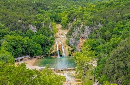 Davis House | 'Cedar Falls Cabin 5': 1/2 Mile to Turner Falls