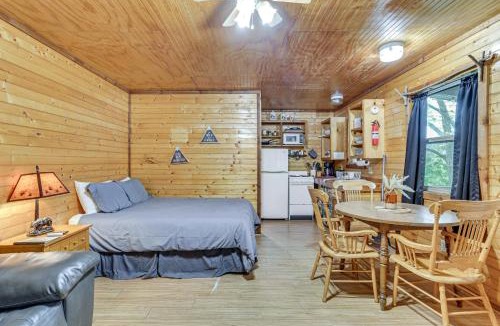 Davis House | 'Cedar Falls Cabin 5': 1/2 Mile to Turner Falls