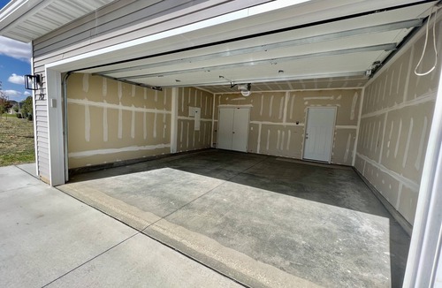 Cedar Falls House | Cedar Falls Townhome - New Construction - 3 KING BEDS!