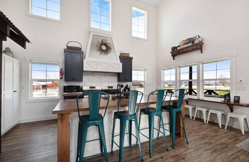 Garden City Cabin | Cedar Farmhouse and Silo w/POOL (Sleeps 50)