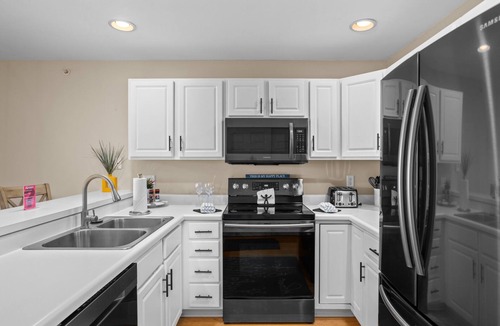 Camdenton Condo | Cedar Glen 238-1I - Lovely Ground Floor Condo with Walkout to Pool!