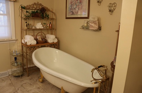 Lebanon Bed & Breakfast | Cedar Grove Inn