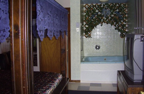 Altoona Hotel | Cedar Grove Motel