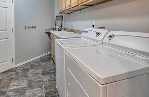 Seattle Hill-Silver Firs Cottage | Cedar Grove' Spacious Group Getaway in Snohomish
