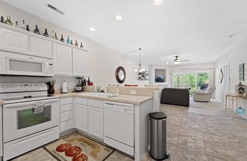 Camdenton Condo | Cedar Heights Condo with Lake & Pool View