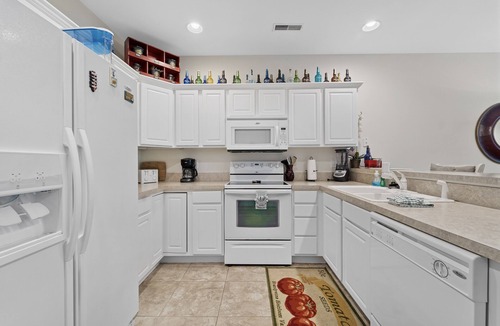 Camdenton Condo | Cedar Heights Condo with Lake & Pool View